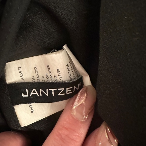 Jantzen tankini top - Picture 2 of 3